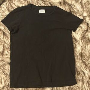 Excellent preowned women’s black Goodlife t shirt.